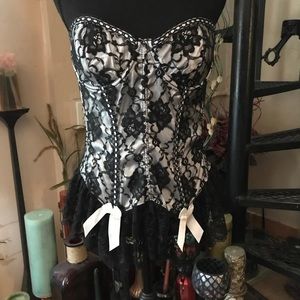 Frederick’s of Hollywood Ruffle Corset Bustier Lingerie Shapewear Intimates